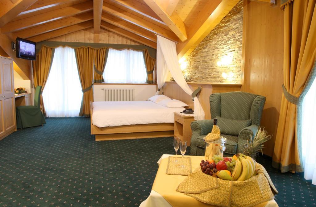 Gran Vacanze Hotel Garnì Rooms&Apartments Dimaro Buitenkant foto