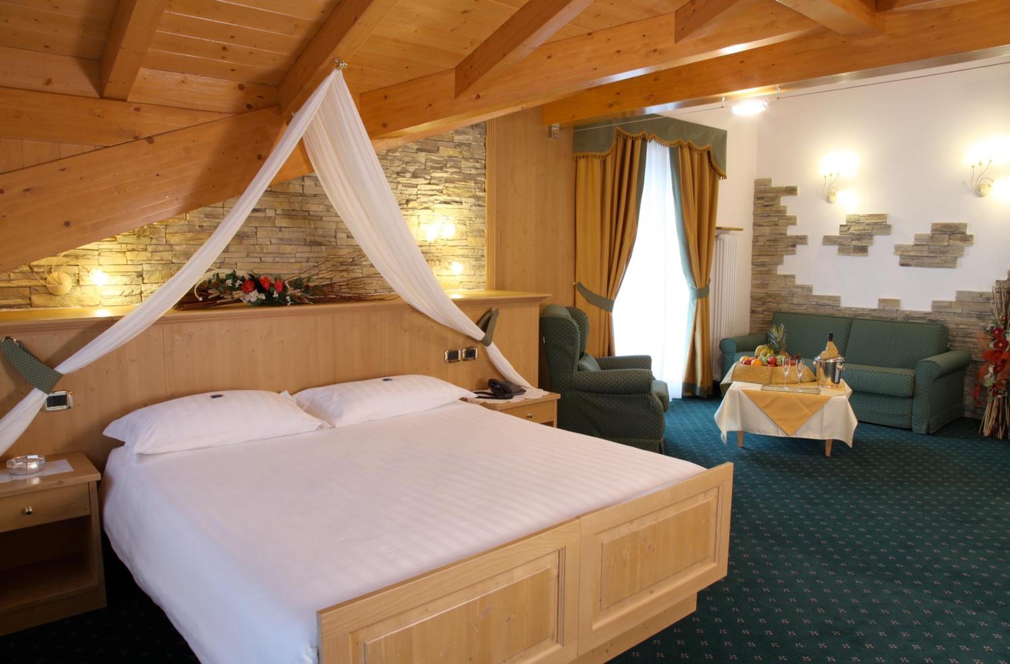 Gran Vacanze Hotel Garnì Rooms&Apartments Dimaro Buitenkant foto